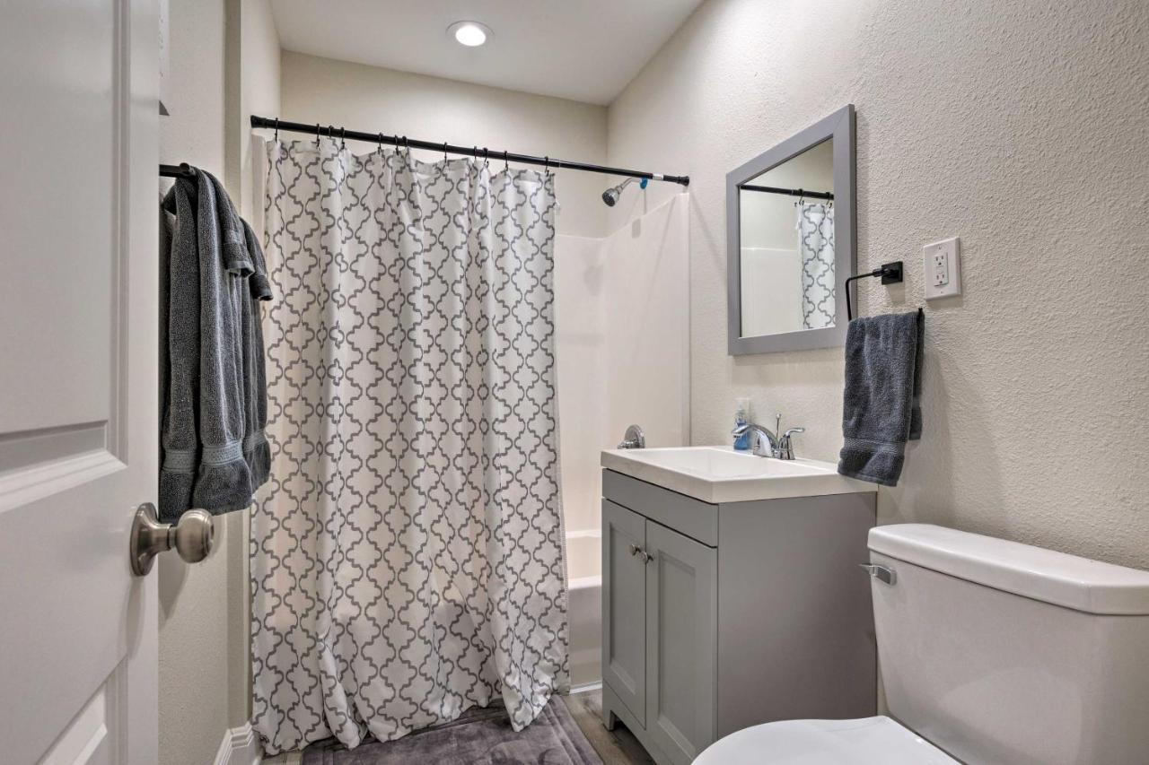 Spacious Gulfport Home With Yard 1 Mi To Beach エクステリア 写真