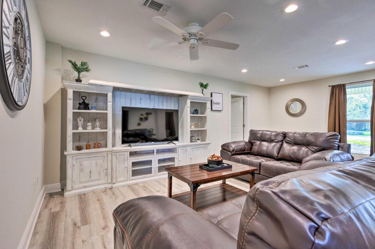 Spacious Gulfport Home With Yard 1 Mi To Beach エクステリア 写真